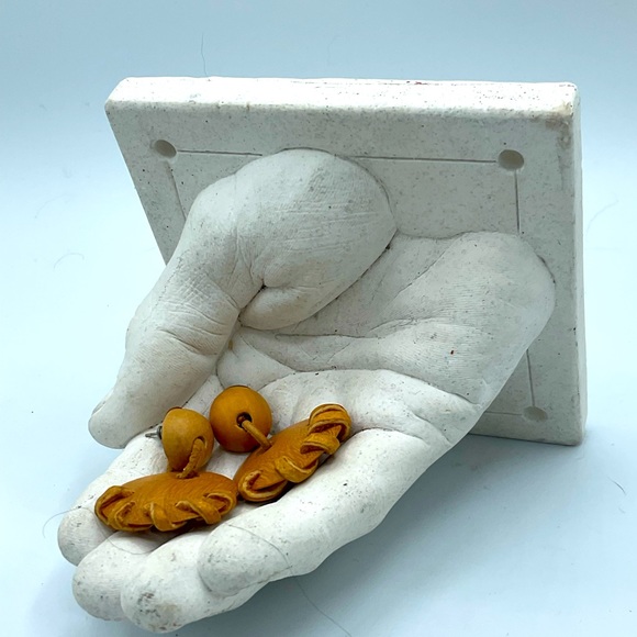 “HANDMADE” ROUND WOOD AND LEATHER ROPE DROP STYLR PIERCED EARRINGS. - Picture 2 of 9